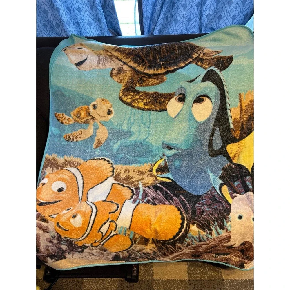 Disney Pixar finding Nemo plush fleece blanket vintage Y2K crush squirt dory